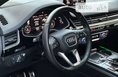 Внедорожник / Кроссовер Audi Q7 2017 в 