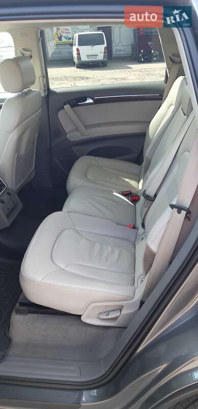 Позашляховик / Кросовер Audi Q7 2011 в Романіву
