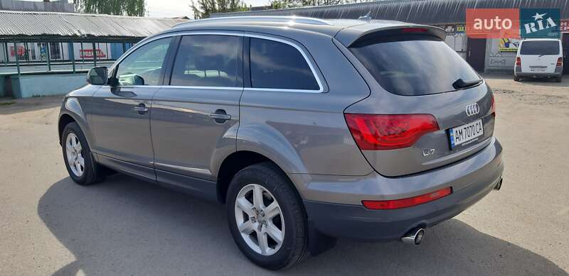 Позашляховик / Кросовер Audi Q7 2011 в Романіву