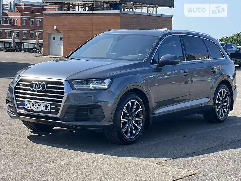 Позашляховик / Кросовер Audi Q7 2016 в 