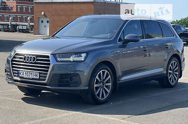 Позашляховик / Кросовер Audi Q7 2016 в 