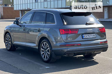 Позашляховик / Кросовер Audi Q7 2016 в 