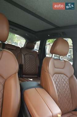 Внедорожник / Кроссовер Audi Q7 2017 в 