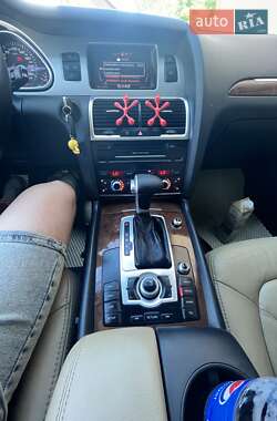 Внедорожник / Кроссовер Audi Q7 2010 в 