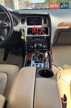 Внедорожник / Кроссовер Audi Q7 2010 в 