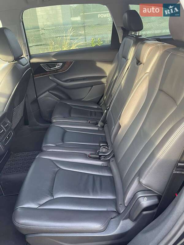 Внедорожник / Кроссовер Audi Q7 2016 в Мукачево