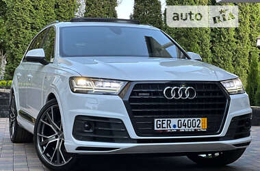 Позашляховик / Кросовер Audi Q7 2017 в 