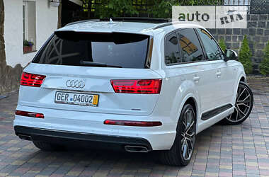 Позашляховик / Кросовер Audi Q7 2017 в 