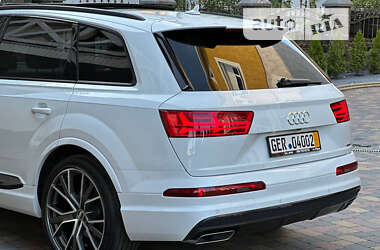 Позашляховик / Кросовер Audi Q7 2017 в 