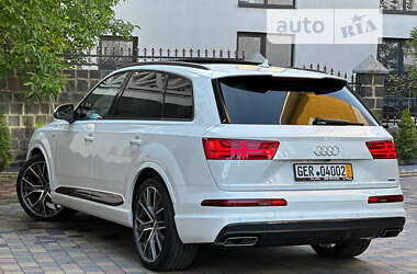 Позашляховик / Кросовер Audi Q7 2017 в 