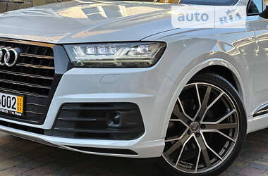 Позашляховик / Кросовер Audi Q7 2017 в 