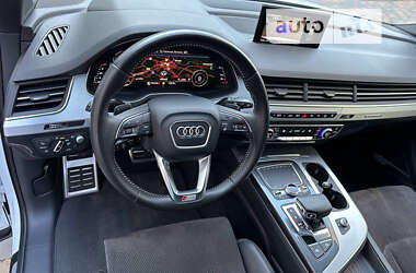 Позашляховик / Кросовер Audi Q7 2017 в 