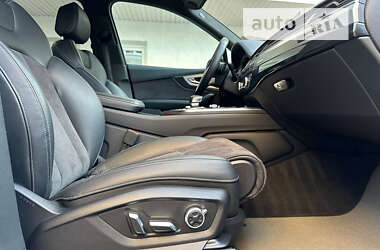 Позашляховик / Кросовер Audi Q7 2017 в 