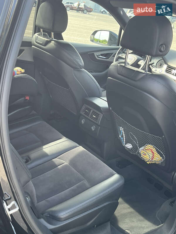 Позашляховик / Кросовер Audi Q7 2018 в Чернівцях