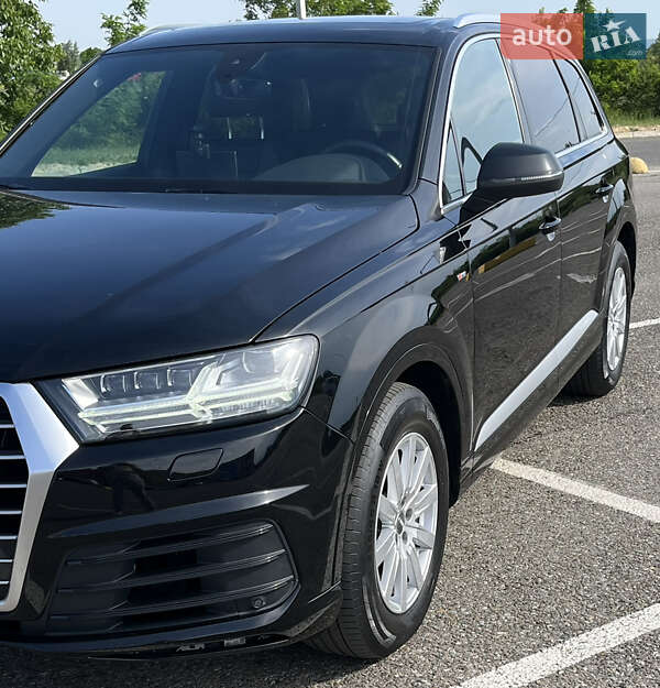 Позашляховик / Кросовер Audi Q7 2018 в Чернівцях