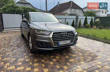 Позашляховик / Кросовер Audi Q7 2017 в 