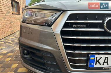 Позашляховик / Кросовер Audi Q7 2017 в 