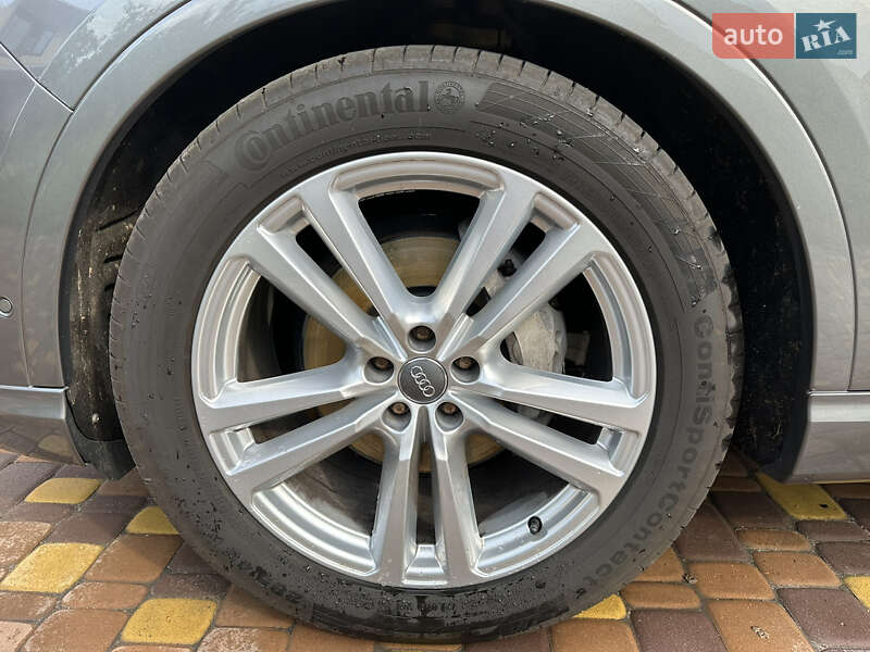 Позашляховик / Кросовер Audi Q7 2017 в Києві