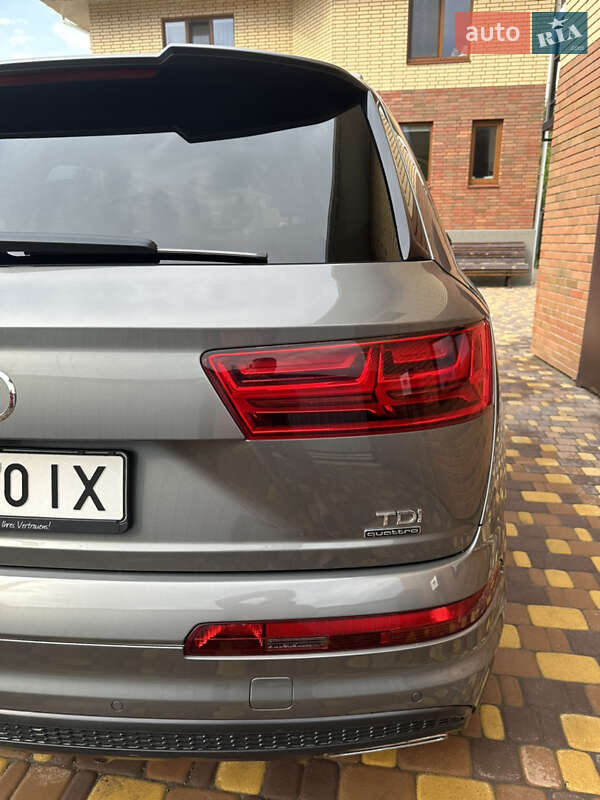 Позашляховик / Кросовер Audi Q7 2017 в Києві