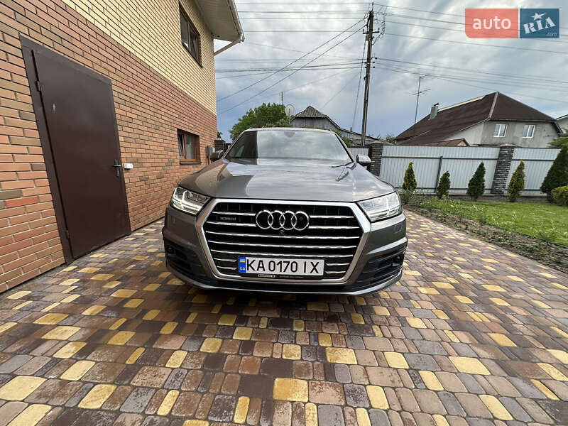 Позашляховик / Кросовер Audi Q7 2017 в Києві