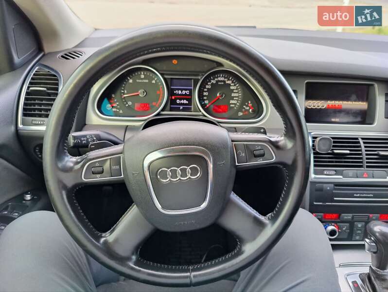 Позашляховик / Кросовер Audi Q7 2010 в Чернівцях