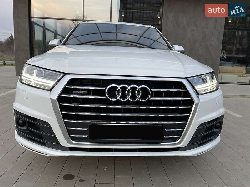 Позашляховик / Кросовер Audi Q7 2015 в Ужгороді