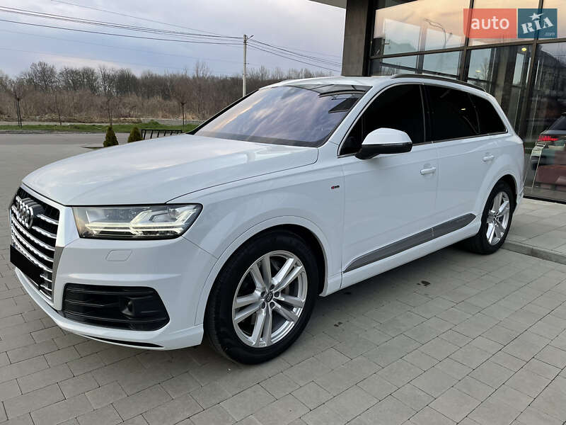 Позашляховик / Кросовер Audi Q7 2015 в Ужгороді
