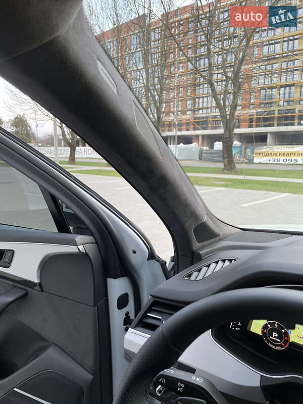 Позашляховик / Кросовер Audi Q7 2015 в Ужгороді
