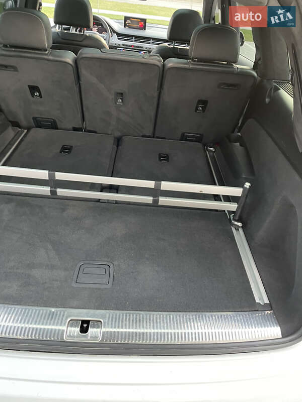 Позашляховик / Кросовер Audi Q7 2015 в Ужгороді