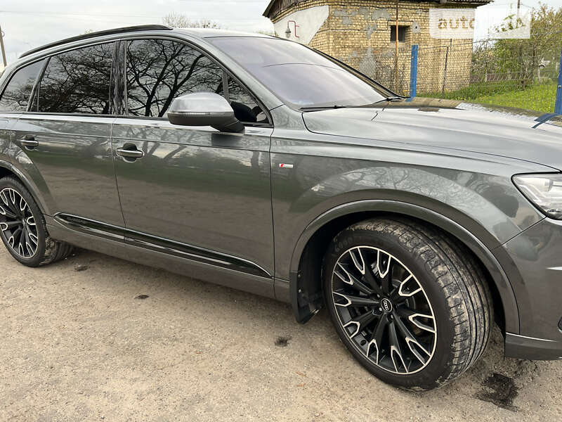 Позашляховик / Кросовер Audi Q7 2015 в Золочеві