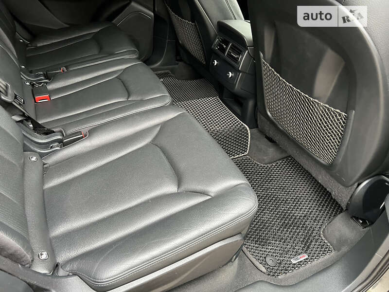 Позашляховик / Кросовер Audi Q7 2015 в Золочеві