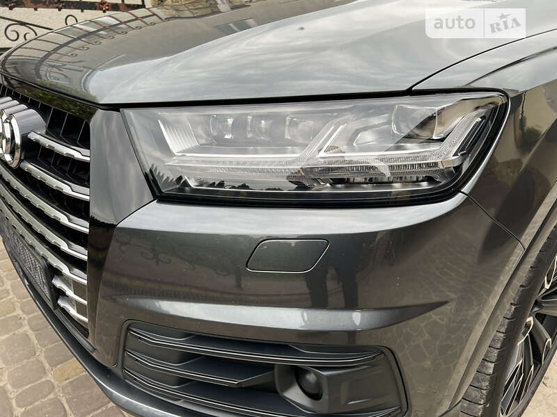 Позашляховик / Кросовер Audi Q7 2015 в Золочеві