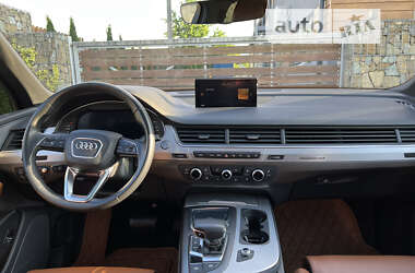 Внедорожник / Кроссовер Audi Q7 2017 в 