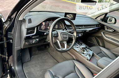 Внедорожник / Кроссовер Audi Q7 2017 в 