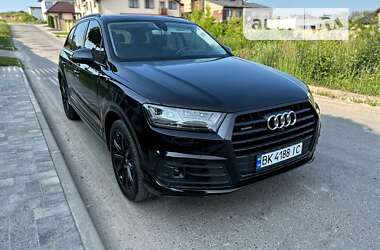 Внедорожник / Кроссовер Audi Q7 2017 в 