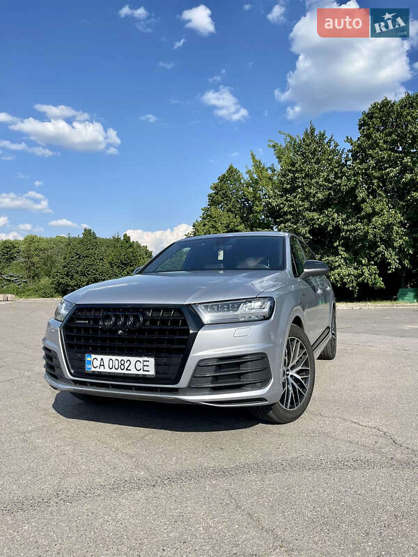 Внедорожник / Кроссовер Audi Q7 2017 в Умани