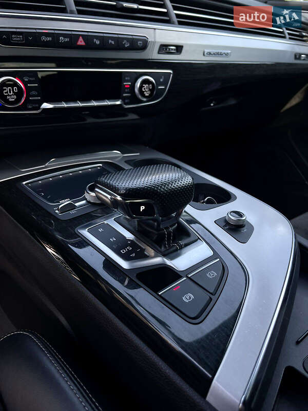Внедорожник / Кроссовер Audi Q7 2017 в Умани