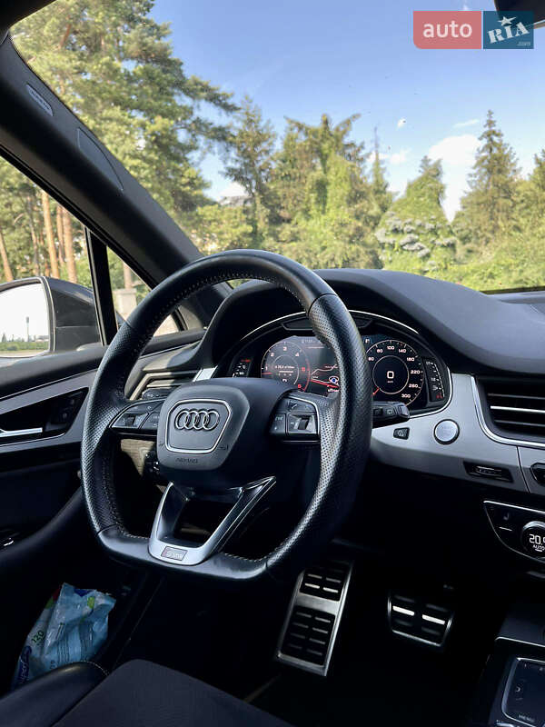 Внедорожник / Кроссовер Audi Q7 2017 в Умани