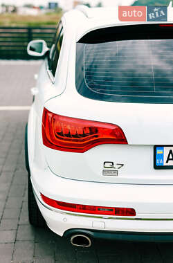 Позашляховик / Кросовер Audi Q7 2012 в 
