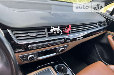 Внедорожник / Кроссовер Audi Q7 2017 в 