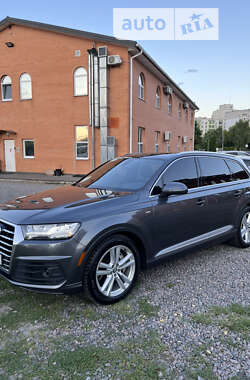 Внедорожник / Кроссовер Audi Q7 2016 в 