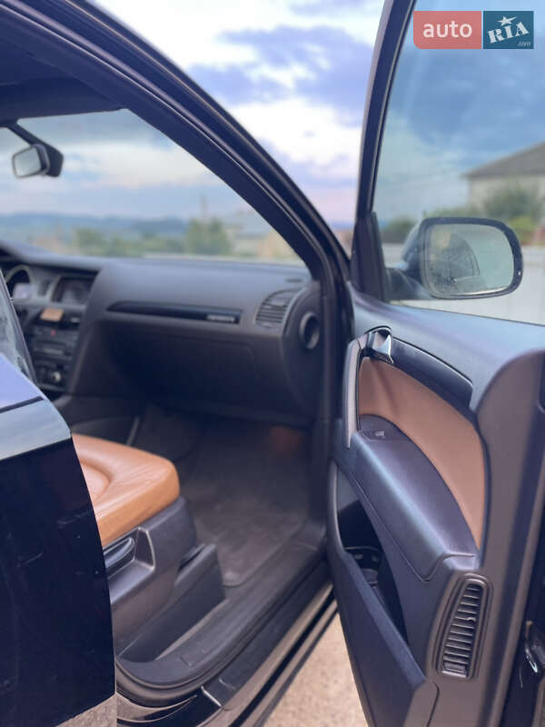 Внедорожник / Кроссовер Audi Q7 2010 в Черновцах