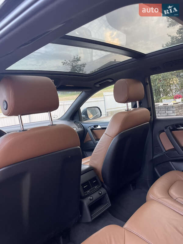 Внедорожник / Кроссовер Audi Q7 2010 в Черновцах