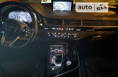 Внедорожник / Кроссовер Audi Q7 2017 в 