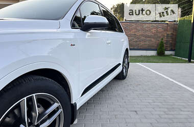 Внедорожник / Кроссовер Audi Q7 2017 в 