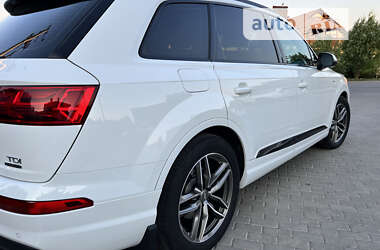 Внедорожник / Кроссовер Audi Q7 2017 в 