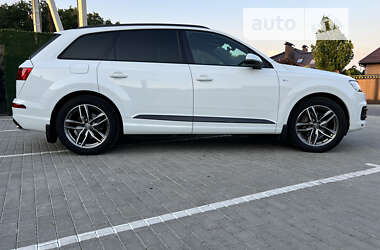 Внедорожник / Кроссовер Audi Q7 2017 в 