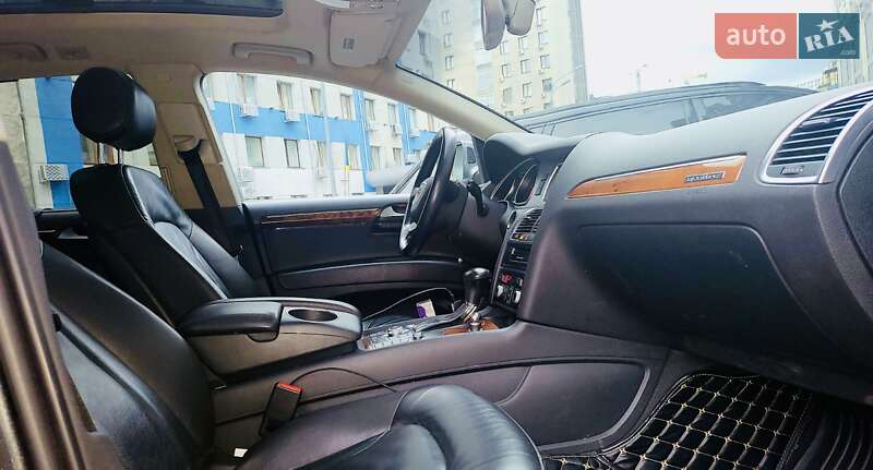 Внедорожник / Кроссовер Audi Q7 2015 в Киеве