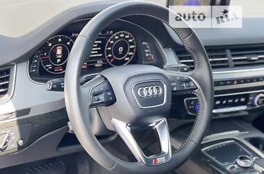 Позашляховик / Кросовер Audi Q7 2015 в 