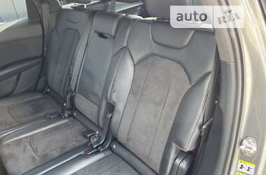 Позашляховик / Кросовер Audi Q7 2015 в 